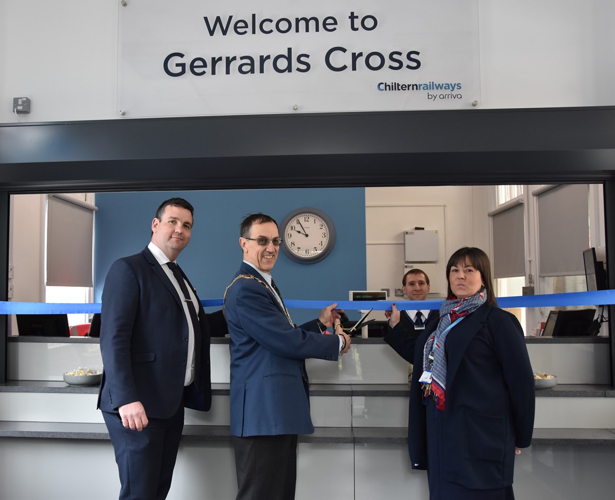 (L-R) Chiltern Railways Customer Services Director Alan Riley, Gerrards Cross Mayor Cllr Chris Brown and Area Manager for South Buckinghamshire Jemma Pitt.