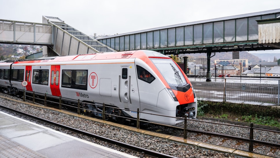 TfW 756 EiS-02 - new train in station