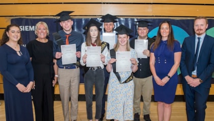 Young people graduate from pioneering Siemens Mobility workplace programme: Siemens Mobility workplace programme 4-2