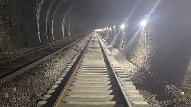 Alfreton Tunnel track renewal completed to improve journeys between Sheffield and Nottingham: Alfreton Tunnel 4