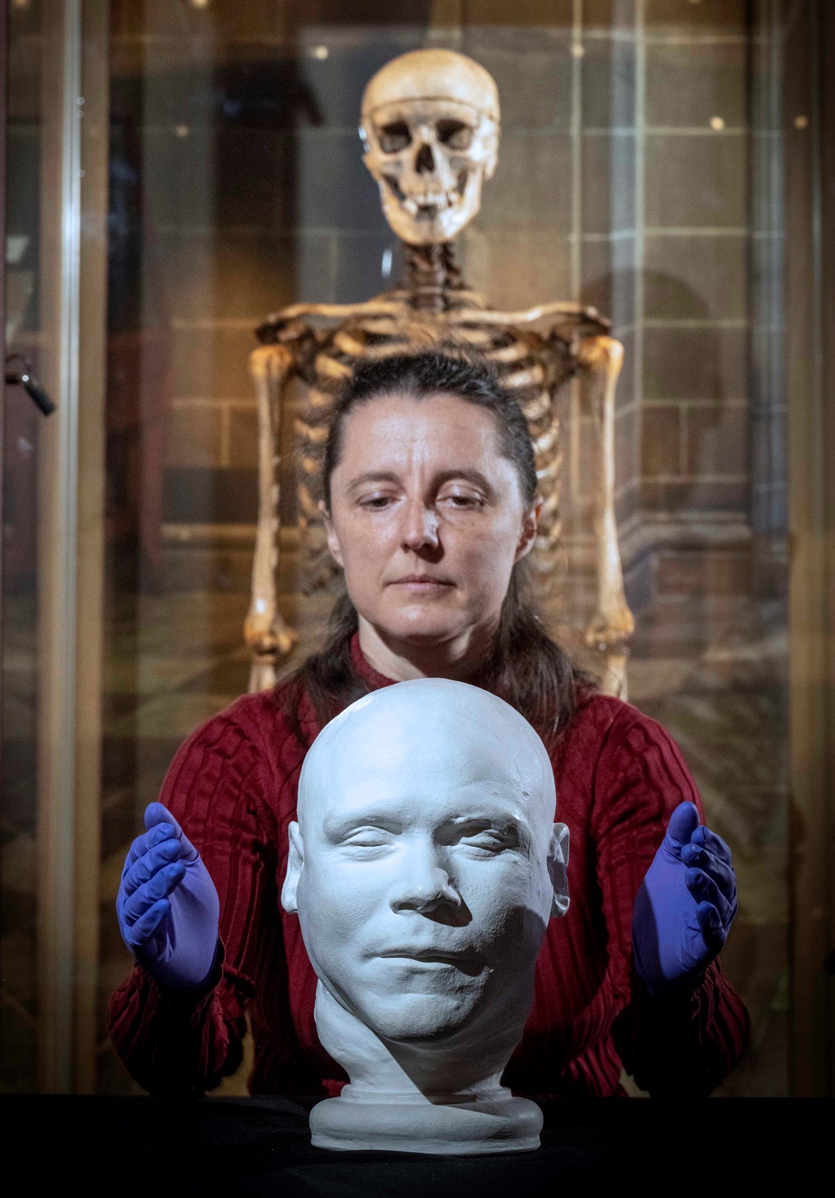 Curator Dr Tacye Phillipson with the skeleton and death mask of William Burke  on loan from the Anatomical Museum collection, University of Edinburg. Photo © Neil Hanna (2)