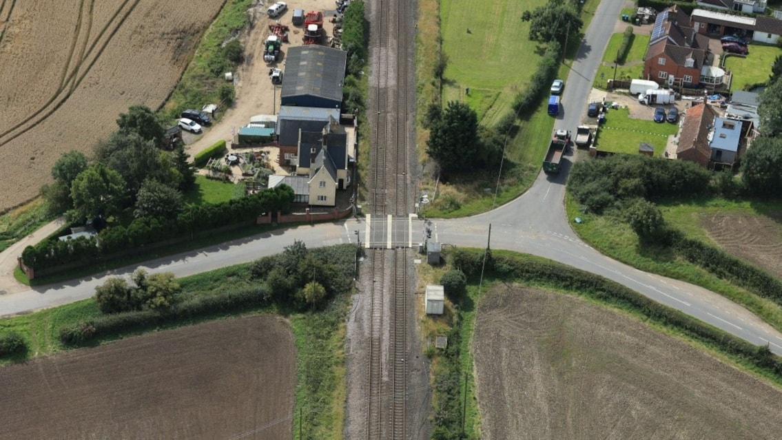£1.5m track investment to deliver more reliable journeys in Lincolnshire: Snelland level crossing 