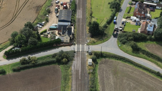 £1.5m track investment to deliver more reliable journeys in Lincolnshire: Snelland level crossing 