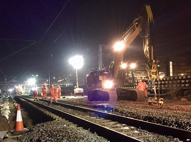 New track laying overnight Milton Keynes track renewal December 2018