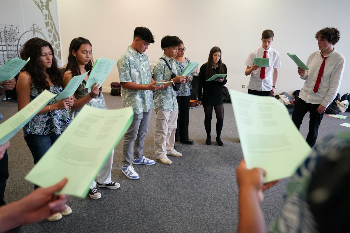 Pupils from Kamehameha school in Hawai'i and Glasgow's Gaelic High School meet at the National Museum of Scotland (Credit Stewart Attwood)