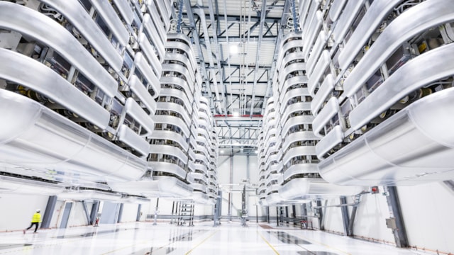 Converter station valve hall