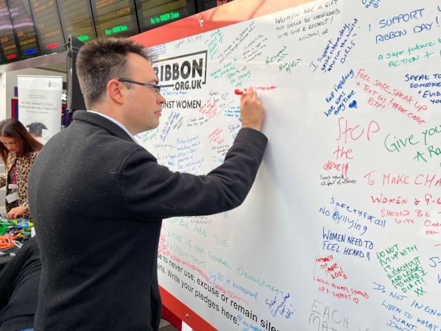 Laurence Turner MP signing the White Ribbon pledge wall: Laurence Turner MP signing the White Ribbon pledge wall