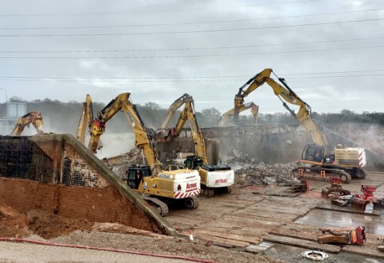 HS2 contractor Armac demolishes M42 bridge-2