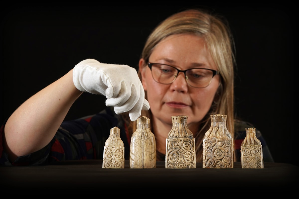 Dr Alice Blackwell with some of the Lewis chess pieces. Copyright Stewart Attwood (5)