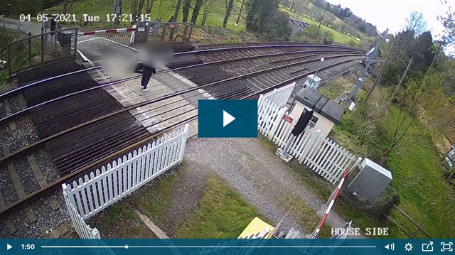 VIDEO: Warning from Network Rail as children risk lives at Sussex level crossings: Eridge CCTV Capture