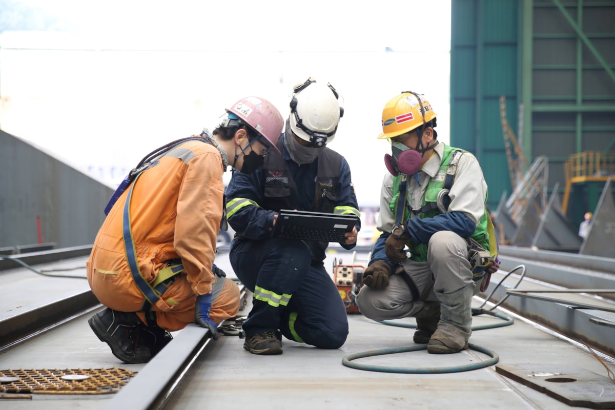 ABS and SHI teams at work in the yard