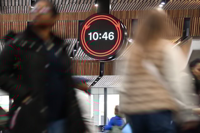 London Bridge station rail clock 2