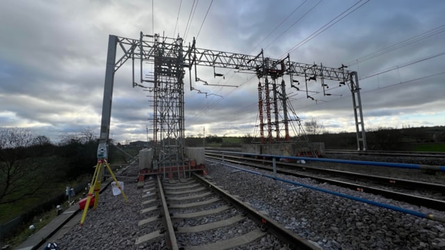 Passengers updated about urgent rail repairs between Tamworth and Nuneaton: Polesworth OLE structure