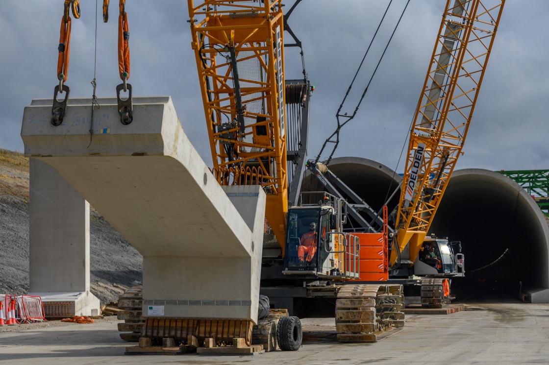 20251016 Greatworth  tunnel and slab laying-70