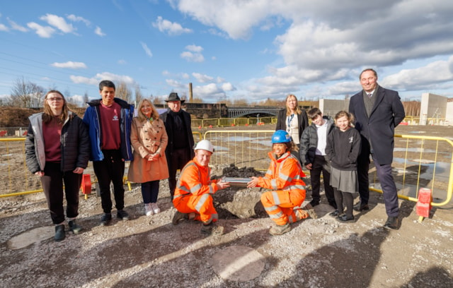 On track to a bright future: Rail Minister marks TRU visit with time capsule: TMV 02-27-009