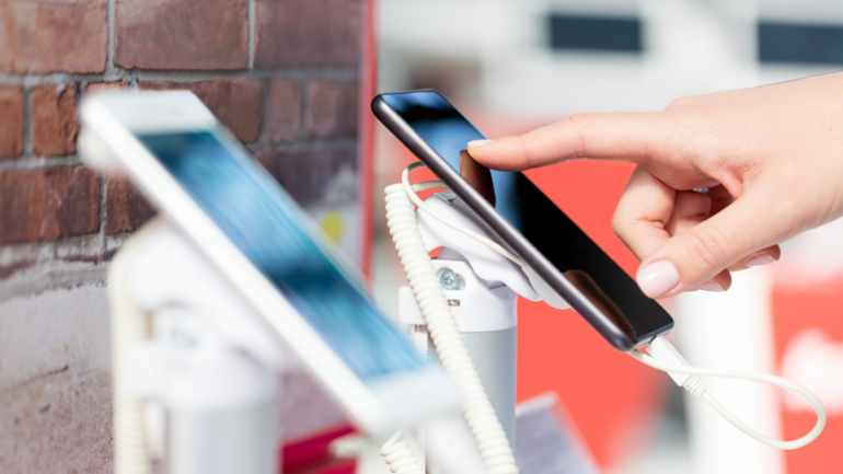 Over 10 million Brits set to shop for phone deals and slash bills this Black Friday