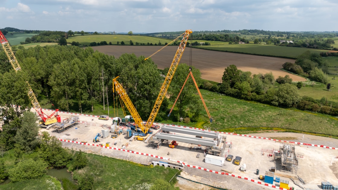 Beam installation at Edgcote viaduct May 2025