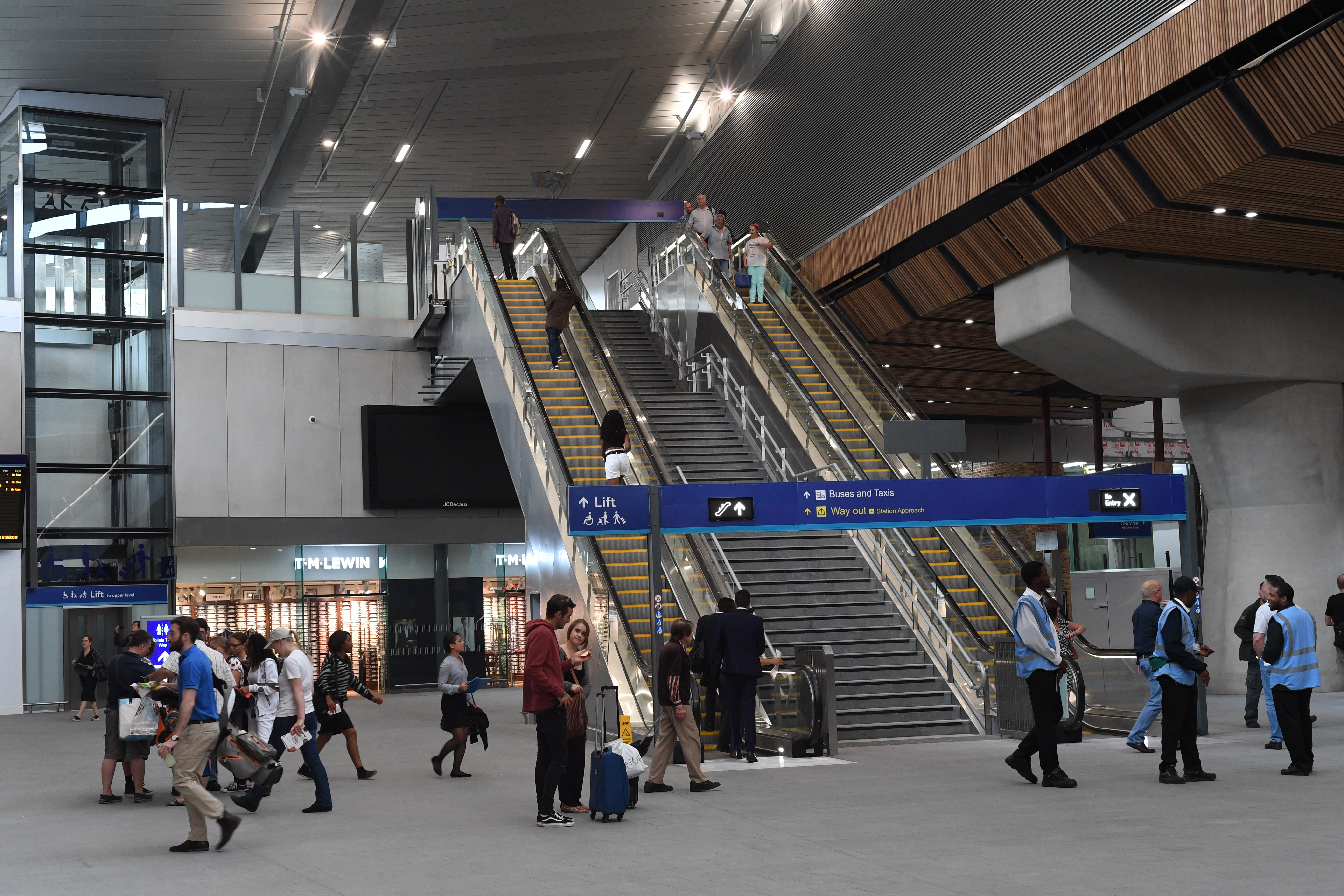 Two thirds of new London Bridge station concourse opens