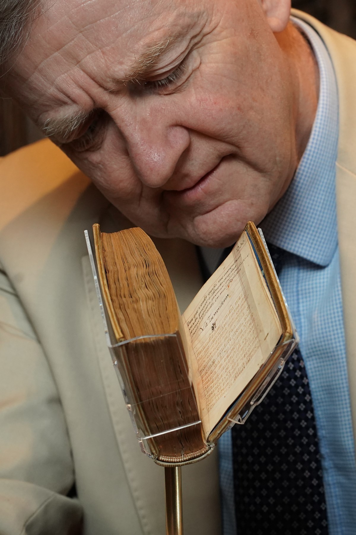 Count Peter Pininski with the Book of Hours at the National Museum of Scotland. Photo © Stewart Attwood 04
