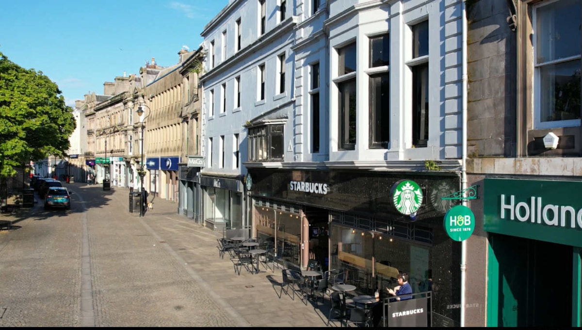 Outdoor seating at Starbucks