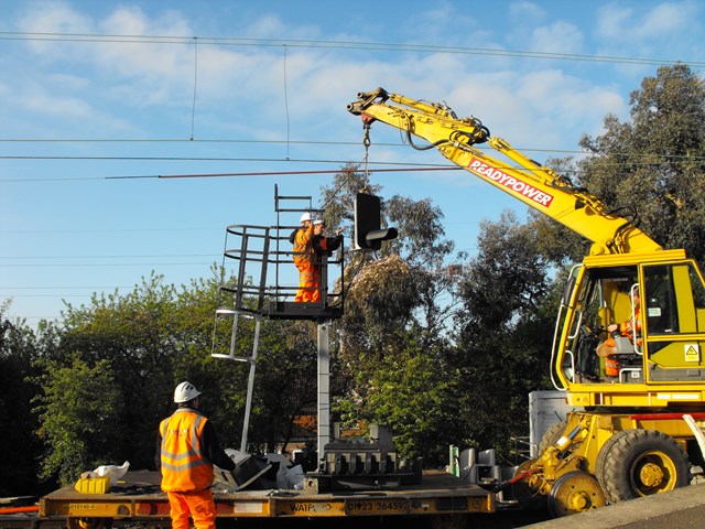 Erection of new signal head, Thorpe-le-Soken