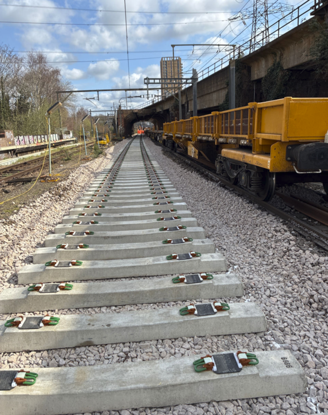 Replacing over 1km of worn-out track between Manor Park - Ilford: Replacing over 1km of worn-out track between Manor Park - Ilford