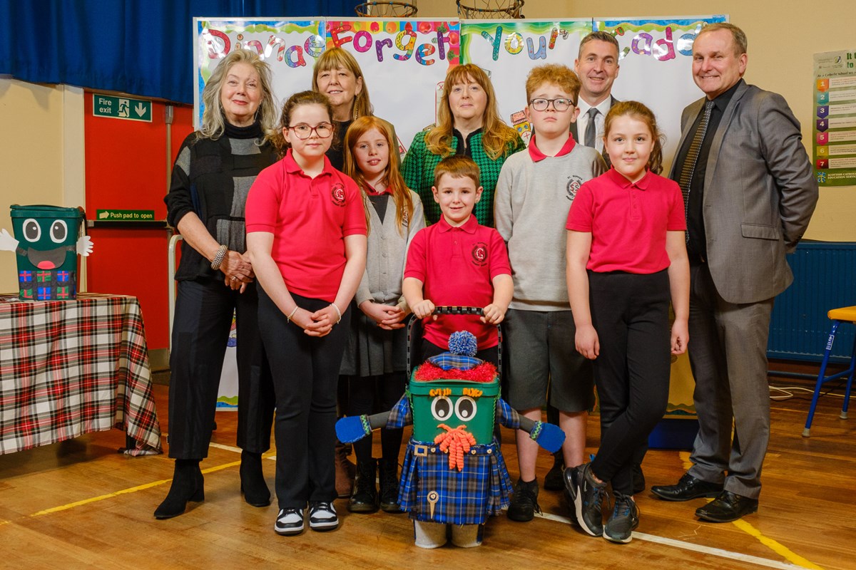 Holly, Sarah-Cate, Lyle, Zack and Lacey with Cllrs McKay, Maitland, Cowan, Barton and McMahon