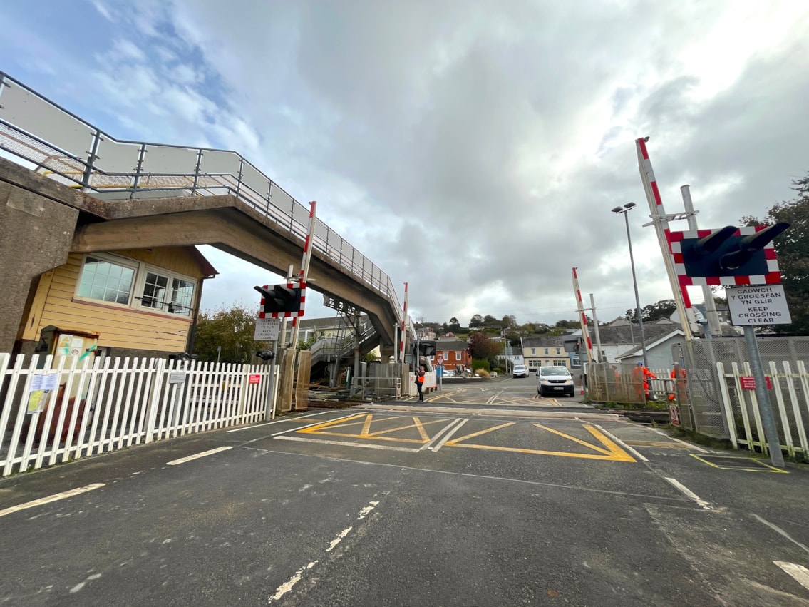 Ferryside level crossing