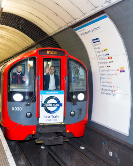TfL Image - Mayor travelling on first Night Tube-2