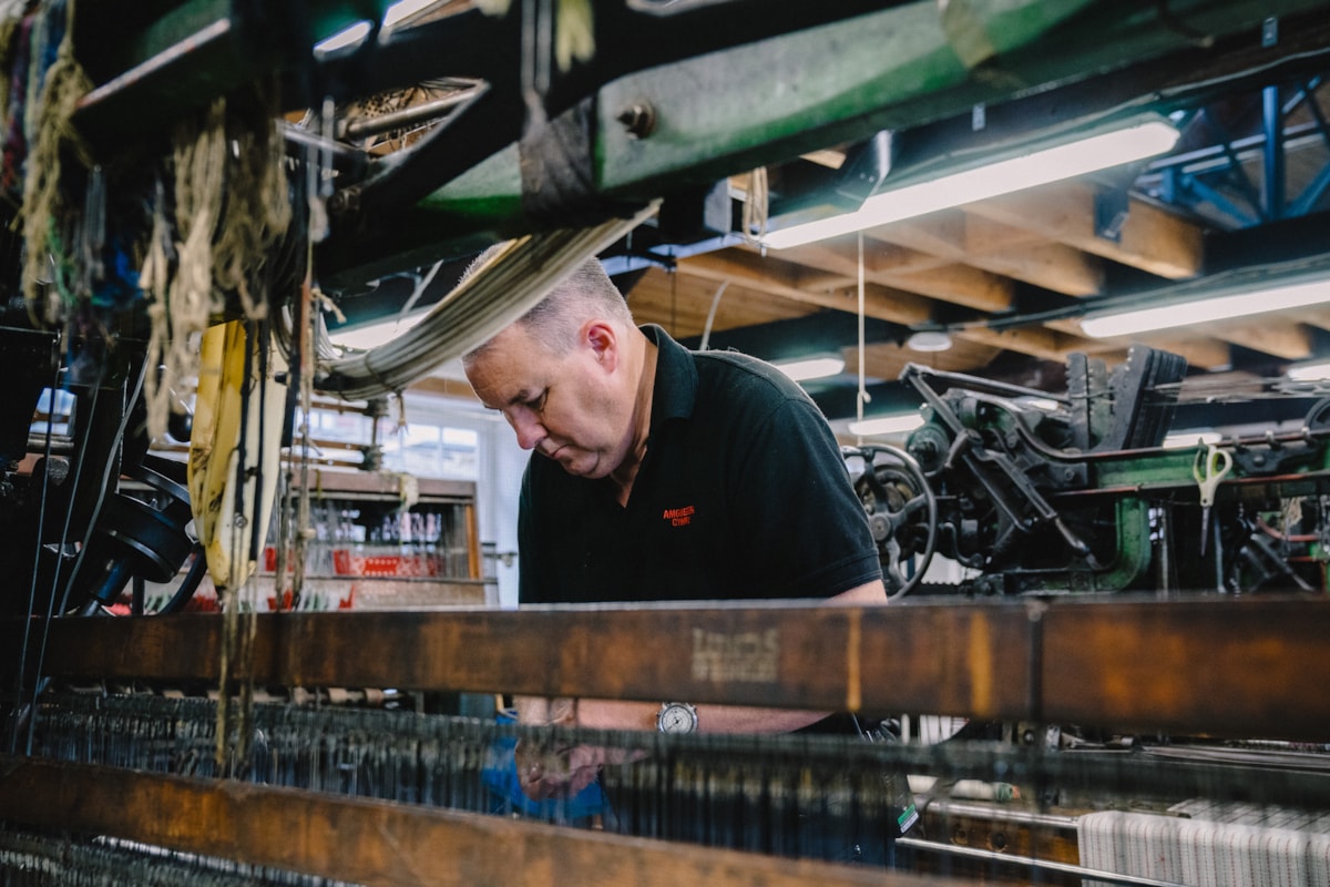 Y gweithdy yn yr Amgueddfa Wlân Cymru.