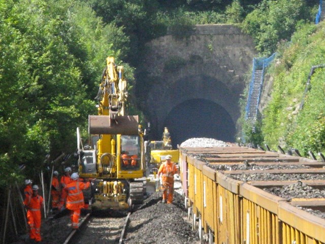 ‘Orange army’ enters crucial second stage of electrification work through Bath: Bath electrification work