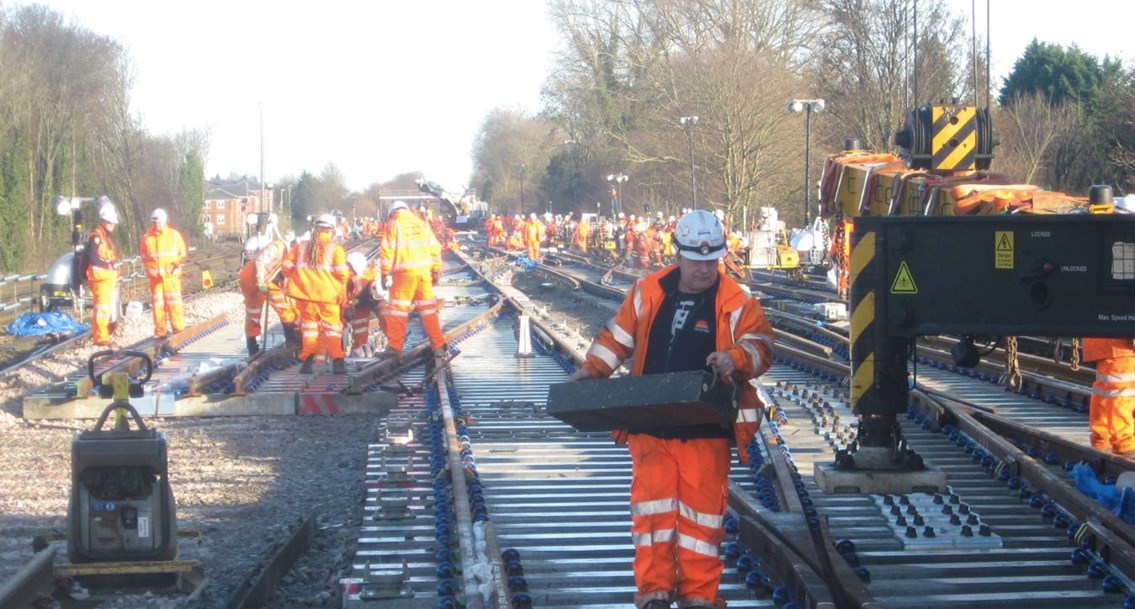 Upgrading the Brighton Main Line - Christmas 2013: Workers at Stoat's Nest junction, between Redhill and Purley