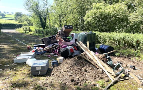 Little Copse fly-tipping 1