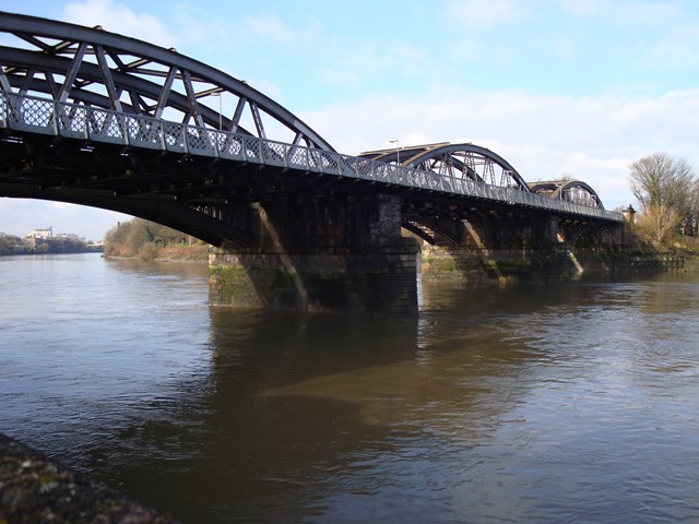 BARNES BRIDGE SET TO RECEIVE £3M FACELIFT: Barnes Bridge