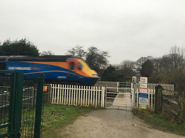 Nature Reserve level crossing, Attenborough-2