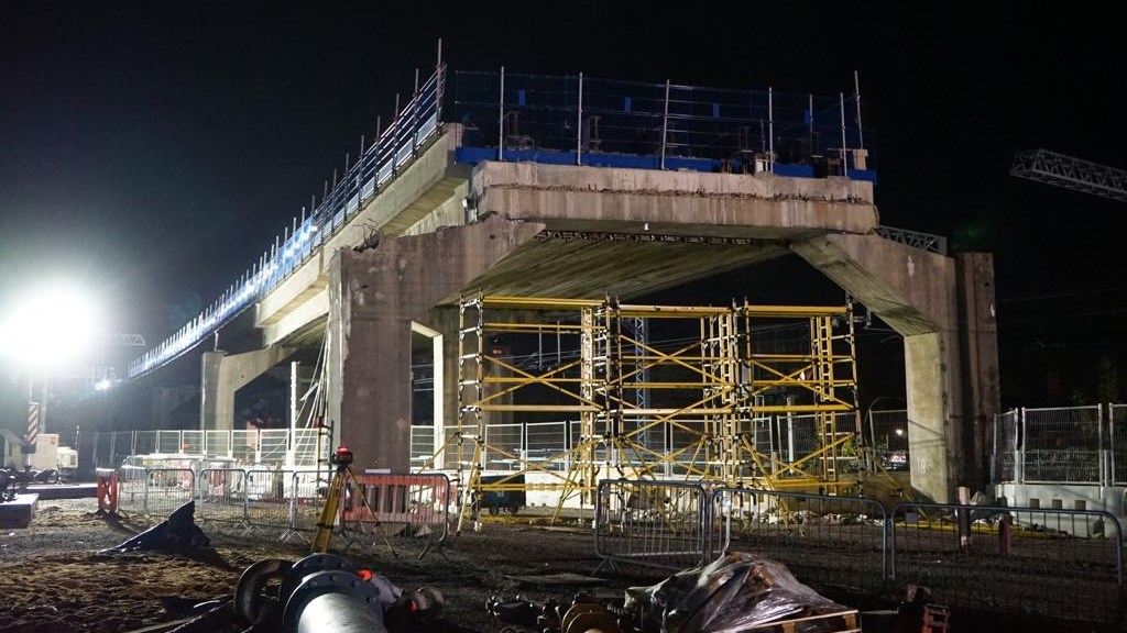 Bletchley flyover lit up May 2020 (1)