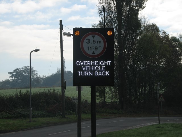 Interactive warning sign at Vigo bridge, Bromsgrove: Interactive warning sign at Vigo bridge, Bromsgrove