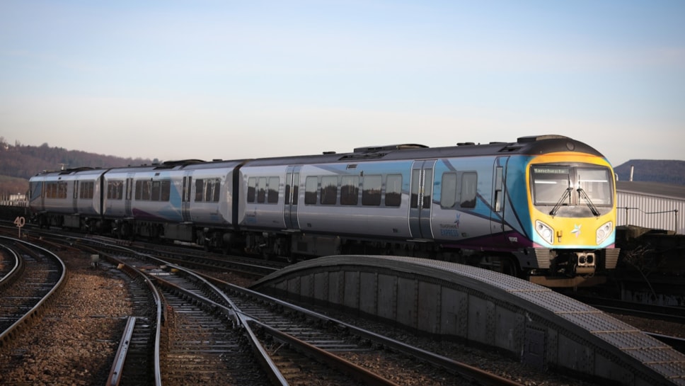 TPE Class 185 train cropped