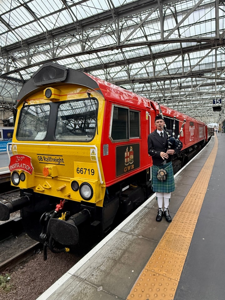Railway 200 - Inspiration Train - bagpiper