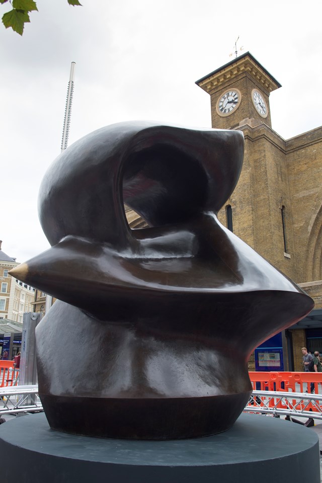 Henry Moore's Large Spindle Piece at King's Square Kings Cross