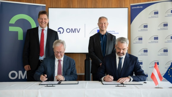 EIB provides €450 million financing for OMV’s flagship green hydrogen project: 1omv signing 137 cropped