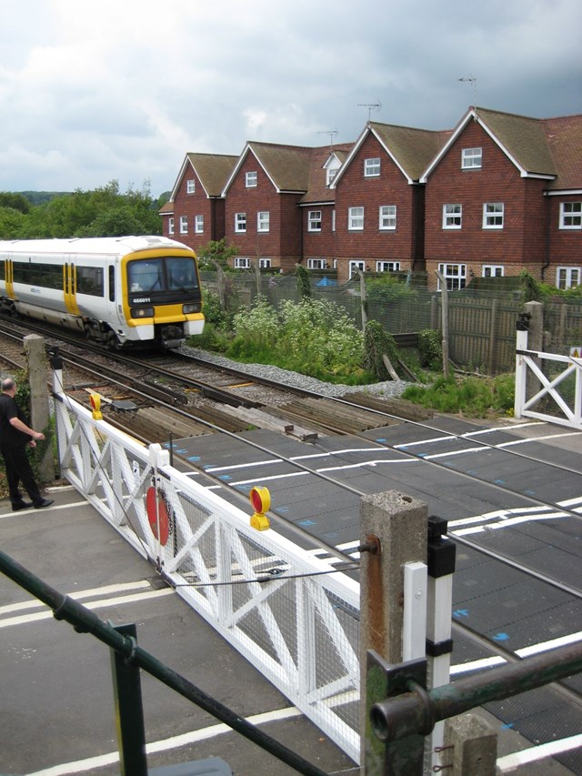 ZERO TOLERANCE FOR LEVEL CROSSING RISK TAKERS (WATERINGBURY, KENT): Wateringbury Level Crossing 1