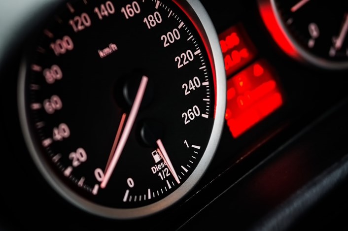 speedometer-gauge-reading-at-zero-104836