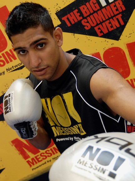 NETWORK RAIL’S NO MESSIN' LIVE! EVENT IN LEICESTER AIMS TO KEEP KIDS OFF THE LINE: Amir Khan supports No Messin' 002