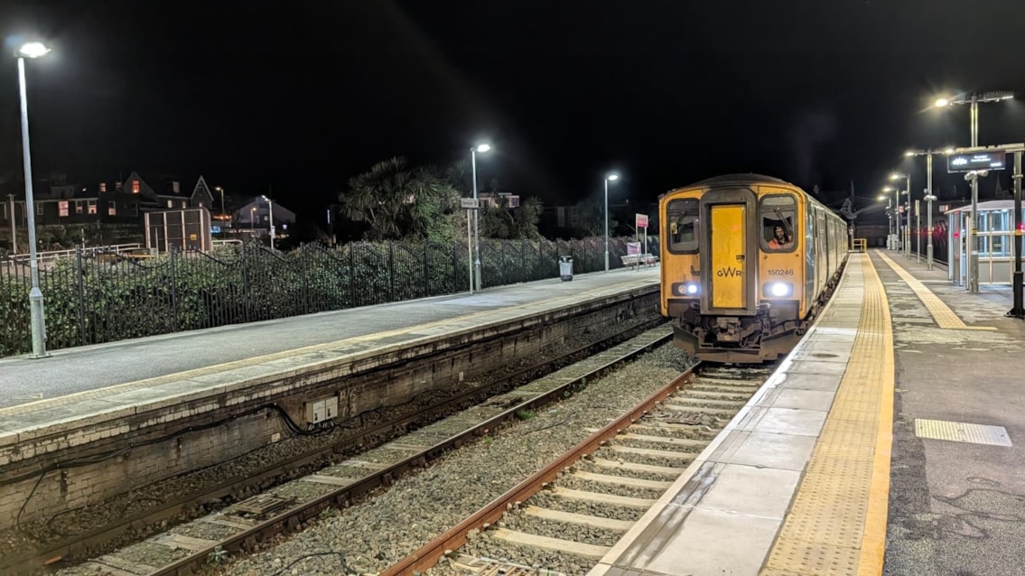 Second platform open at Newquay with branch line ready for Mid Cornwall Metro: A GWR train uses the new platform at Newquay, evening of Monday 17 November
