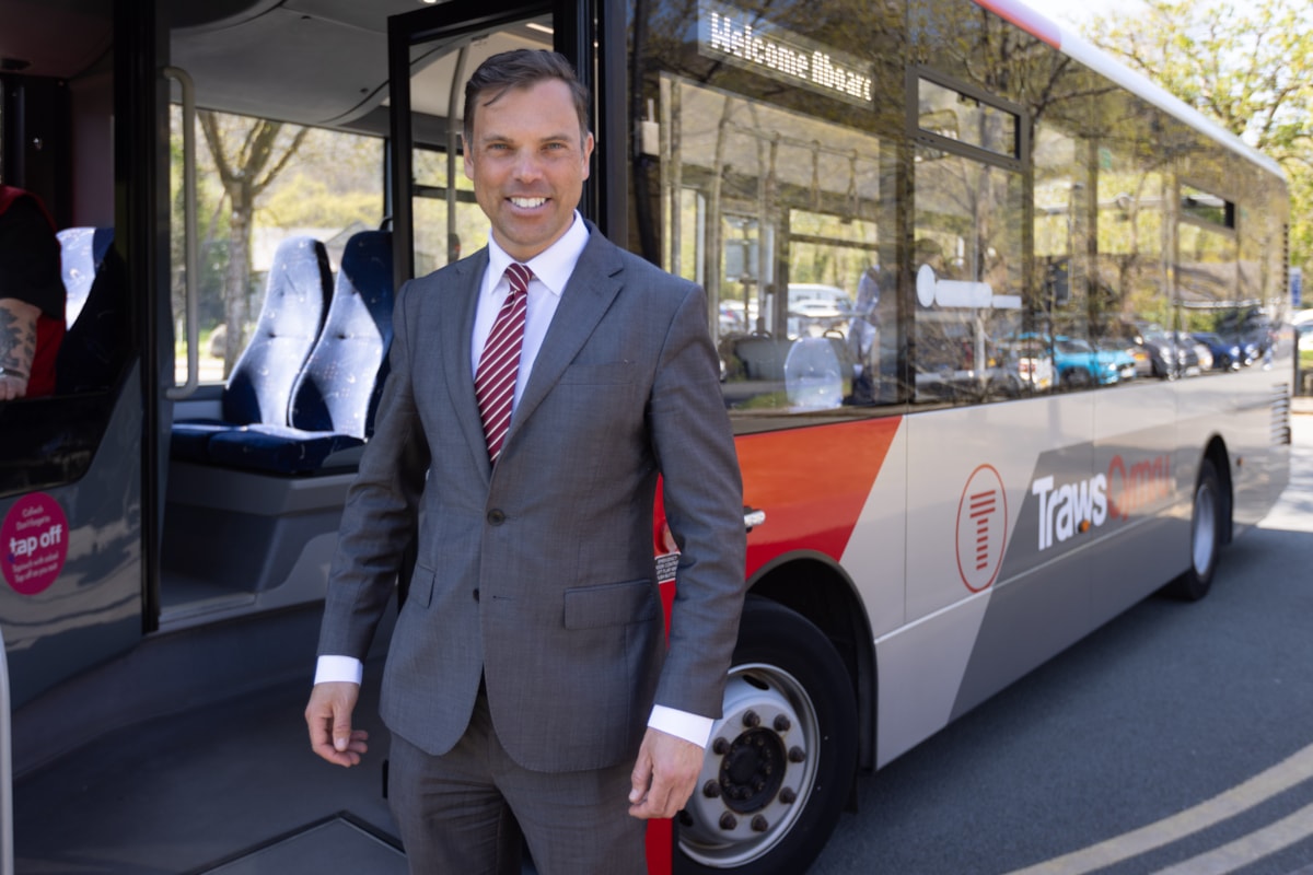 ken-skates-tfw-betws-y-coed-6291 - Cab Sec - door to T10 bus