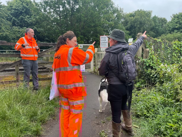 Burton Joyce talking to dog walkers iOS-2: Burton Joyce talking to dog walkers iOS-2