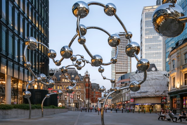 Yayoi Kusama, Infinite Accumulation, 2024, Liverpool Street station (Elizabeth line). Commissioned as part of The Crossrail Art Programme, 2017  © YAYOI KUSAMA. Courtesy Ota Fine Arts and Victoria Miro. Photo: Thierry Bal (5)