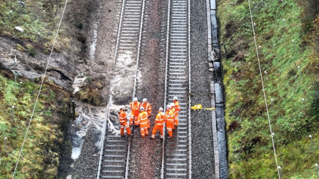Service resumes following Cumbria derailment on West Coast Mainline: Shap train derailment-2