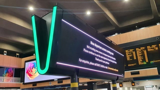 Holding message on new departure board screens on Euston concourse